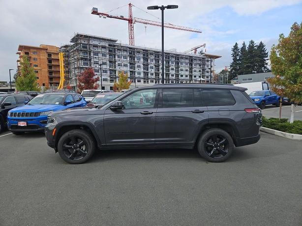 2024 Jeep Grand Cherokee L Altitude 4x4 | 7 Passenger Seating | Heated Seats! image 3
