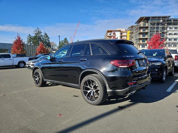 2022 Mercedes-Benz GLC GLC 300 4MATIC SUV | No Reported Accidents! image 4