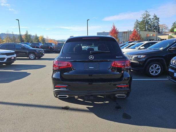 2022 Mercedes-Benz GLC GLC 300 4MATIC SUV | No Reported Accidents! image 5