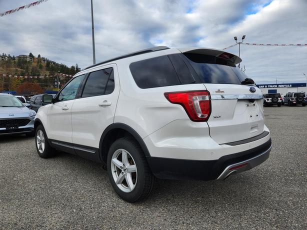 2017 Ford Explorer XLT | 3.5L V6 | 4WD | 2nd Set of Tires | Remote Keyless Entry image 4