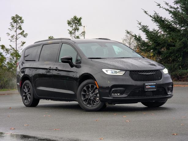 2022 Chrysler Pacifica Touring L - No Accidents, AWD, Power Doors image 4