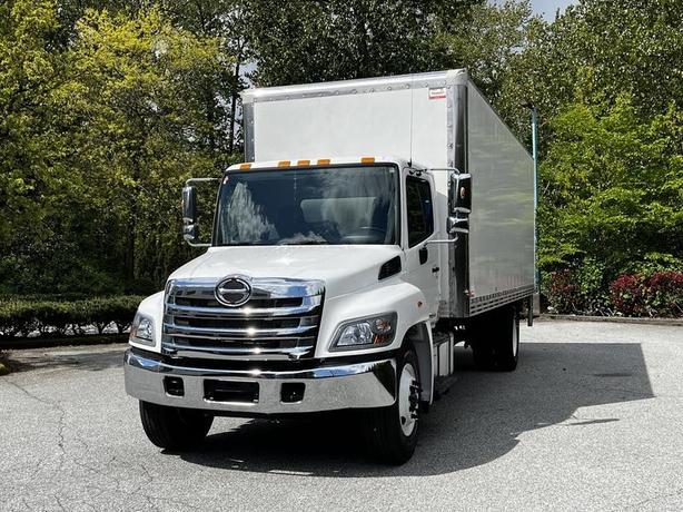 2020 Hino 338 24 Foot 5 Ton Cube Van with Maxon Power Tailgate With Hydraulic Br image 4