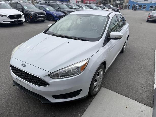 2018 Ford Focus SE ! BACKUP CAMERA! POWER WINDOWS & LOCKS! NO ACCIDENT! image 2