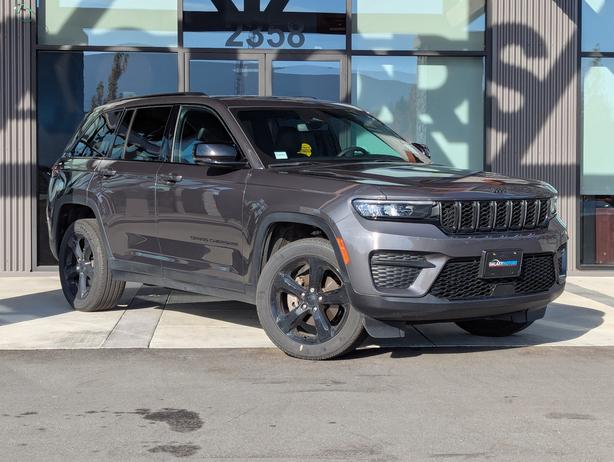2024 Jeep Grand Cherokee Altitude - 4x4, Heated Seats, Remote Start image 4