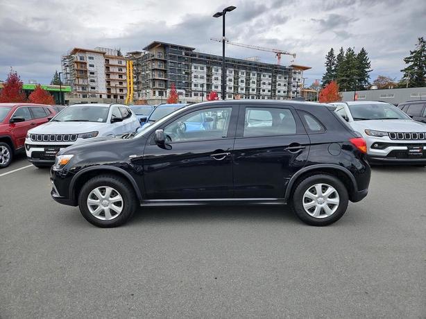 2017 Mitsubishi RVR | No Reported Accidents | Heated Seats! image 3