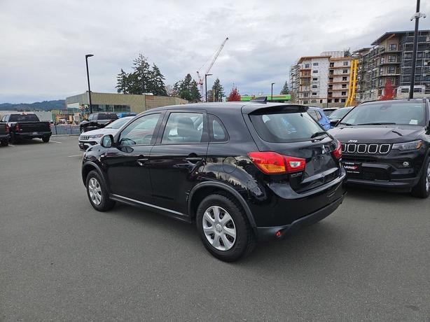 2017 Mitsubishi RVR | No Reported Accidents | Heated Seats! image 4