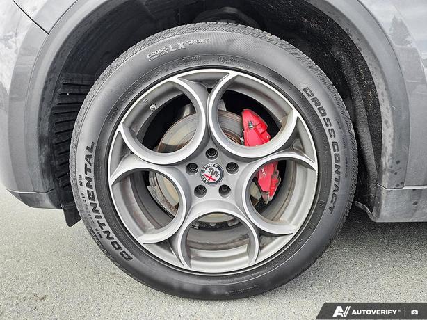 2018 Alfa Romeo Stelvio Sport Utility AWD | Premium Leather | Power Liftgate! image 6