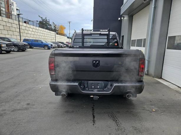 2020 RAM 1500 Classic Express 4x4 Crew Cab 5'7 Box | No Reported Accidents | One image 5