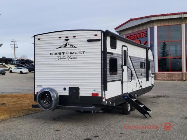 Used 2024 EAST TO WEST Della Terra 262BH image 4