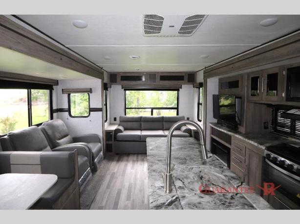 Used 2022 CrossRoads RV Zinger ZR340MB image 7