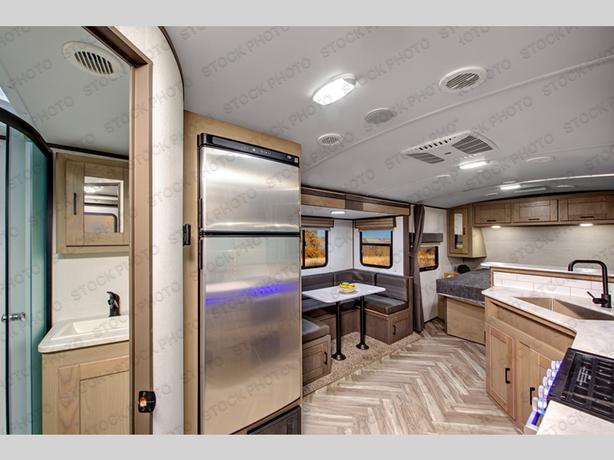 Used 2022 Cruiser Shadow Cruiser 225RBS image 3