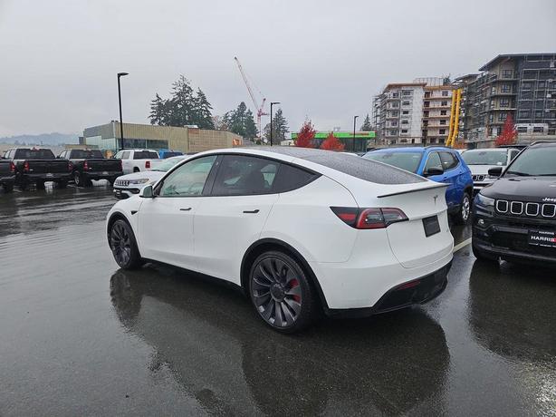 2021 Tesla Model Y Performance AWD | GPS Navigation | Heated Seats! image 4