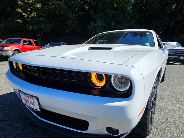 2019 Dodge  Challenger SXT Plus image 3