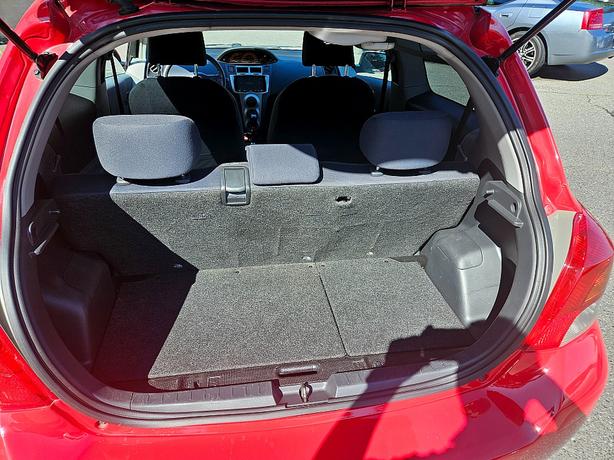 2010 Toyota  Yaris CE image 7