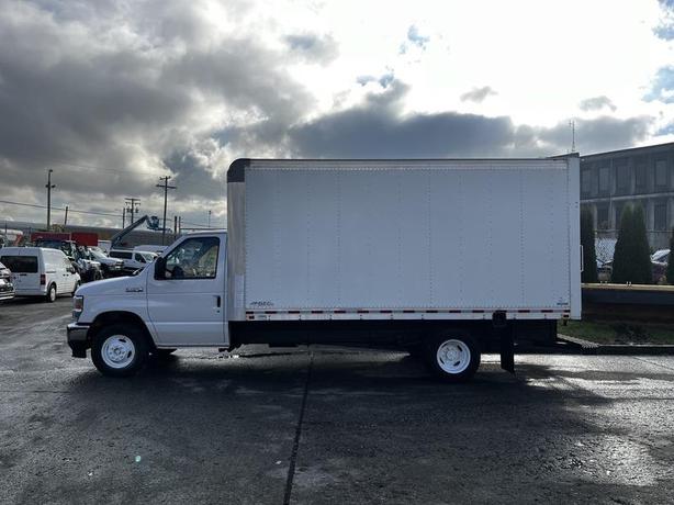 2021 Ford Econoline E-450 14  Foot Cube Van image 6