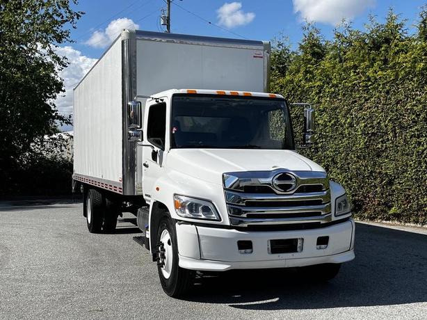 2021 Hino 338 24 Foot Cube Van Diesel with Power Tailgate image 2