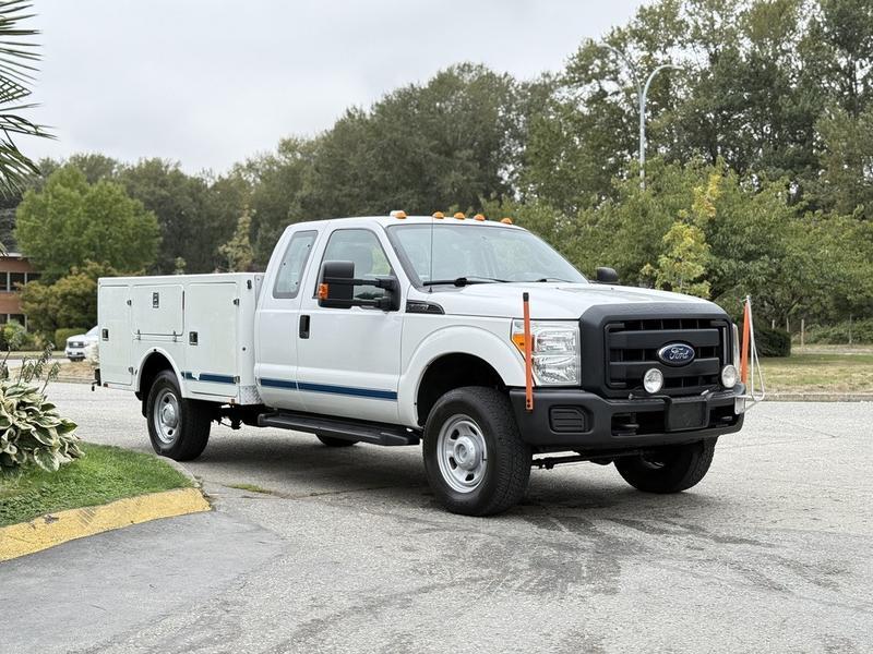 2015 Ford F-350 SD SuperCab 4WD Service Truck display photo