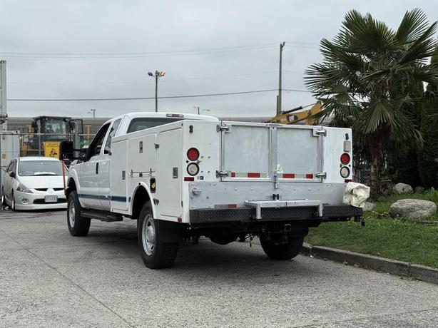 2015 Ford F-350 SD SuperCab 4WD Service Truck image 8