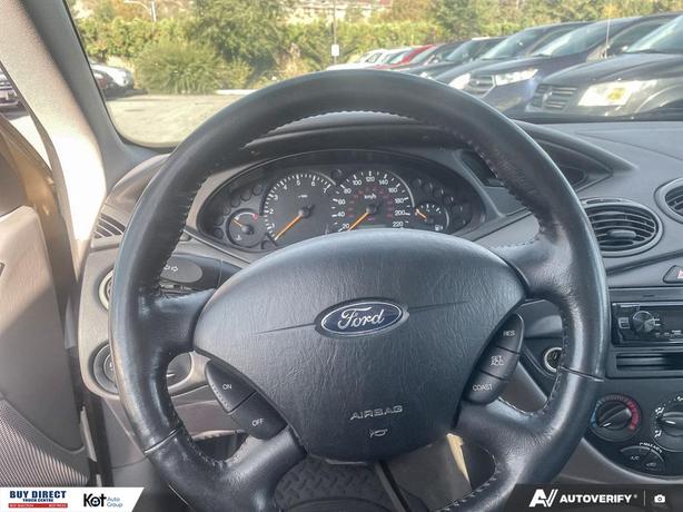 2002 Ford Focus SE AUTO, GREY FABRIC SEATS, AUTO LOCKS AND WINDOWS, W/ AFTER MAR image 6