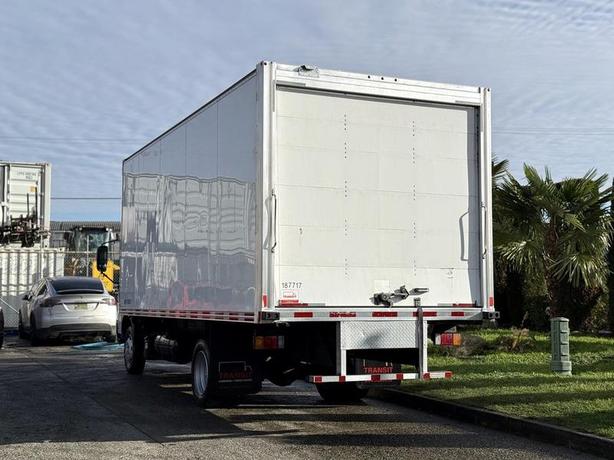 2018 Hino 195 20-Foot Cube Van image 7