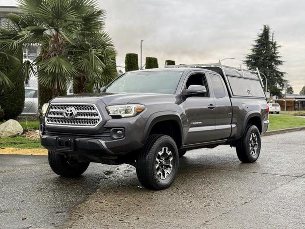 2016 Toyota Tacoma SR5 TRD Off Road 4x4 with Canopy image 4