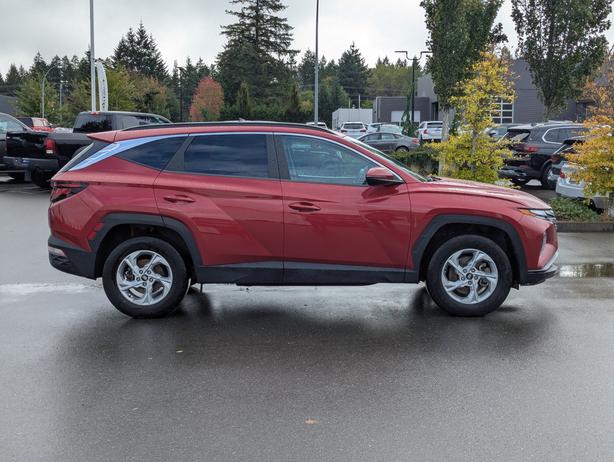 2022 Hyundai Tucson Preferred - No Accidents, AWD, Heated Seats image 5