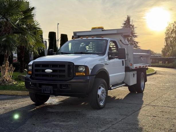 2006 Ford F-550 Regular Cab 2WD 9-Foot Dump Truck image 4