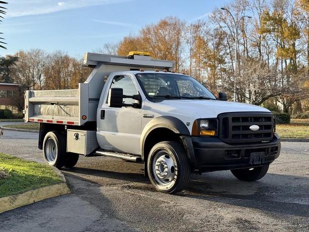 2006 Ford F-550 Regular Cab 2WD 9-Foot Dump Truck image 1
