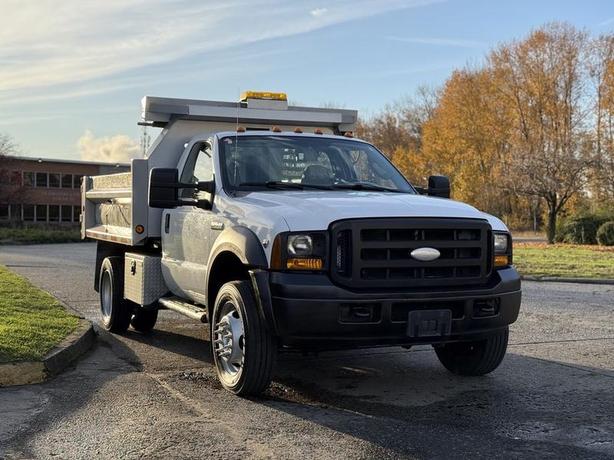 2006 Ford F-550 Regular Cab 2WD 9-Foot Dump Truck image 2