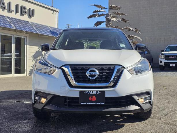 2019 Nissan Kicks SV FWD image 2