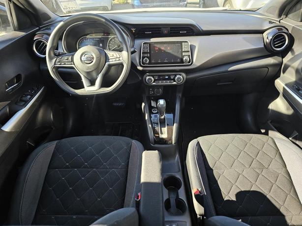 2019 Nissan Kicks SV FWD image 6
