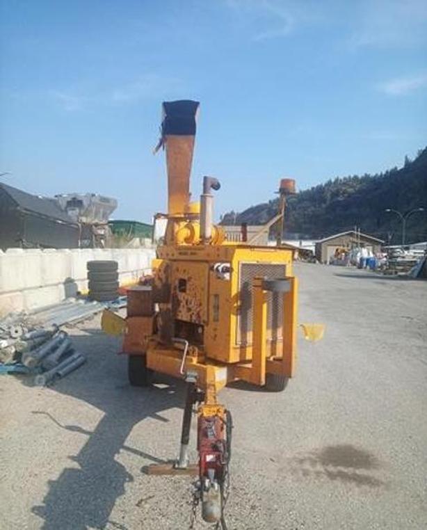 1993 Bandit 200+ Wood Chipper Diesel image 2