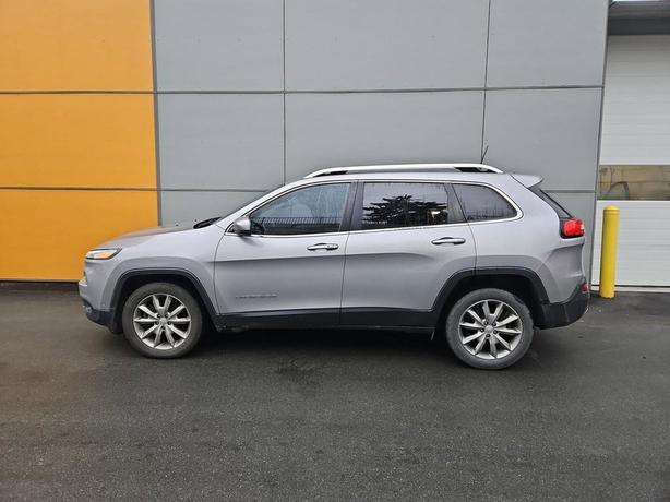 2018 Jeep Cherokee Limited | Heated Seats! image 3