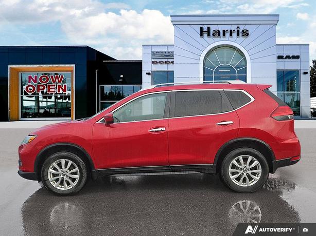 2017 Nissan Rogue SV | One Owner! image 3