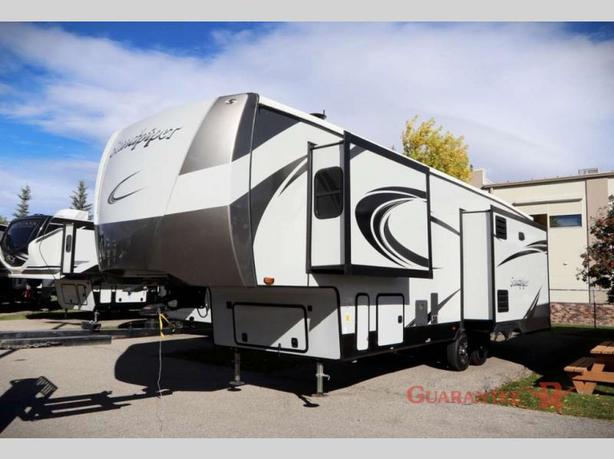Used 2023 Forest River RV Sandpiper 3370RLS image 3