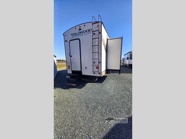 Used 2022 Forest River RV Wildwood Heritage Glen 356QB image 4