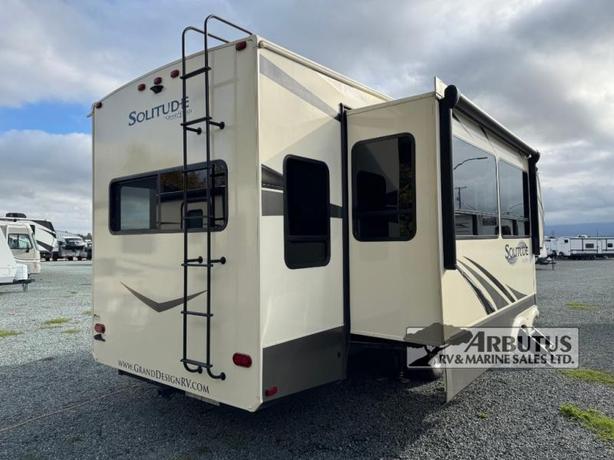 Used 2020 Grand Design Solitude S-Class 3350RL image 7