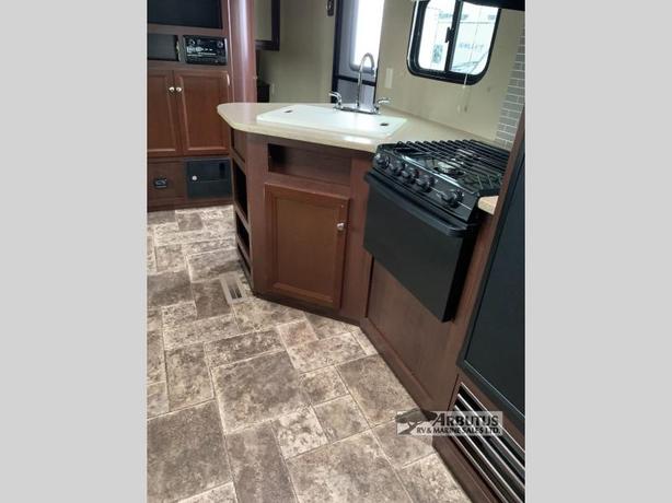 Used 2014 Dutchmen RV Coleman Expedition CTS244BH image 7