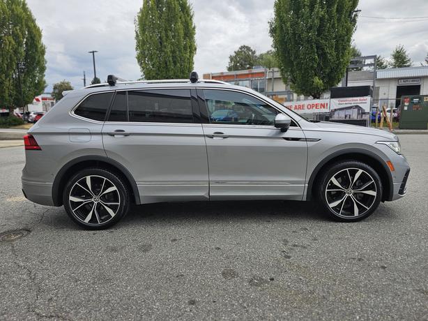 2022 Volkswagen Tiguan Highline R-Line - Sunroof, 7 Seats, No Accidents image 4