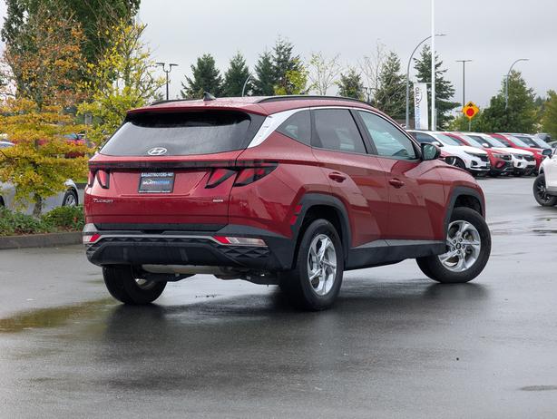 2022 Hyundai Tucson Preferred - No Accidents, AWD, Heated Seats image 6
