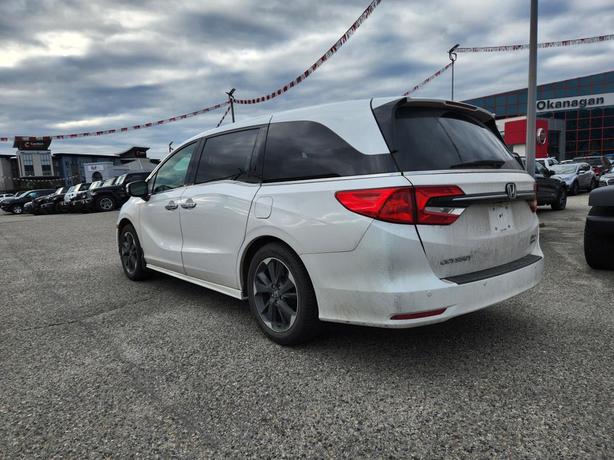 2023 Honda Odyssey Touring | 3.5L V6 | Power Sliding Doors | LED Headlights | Po image 4