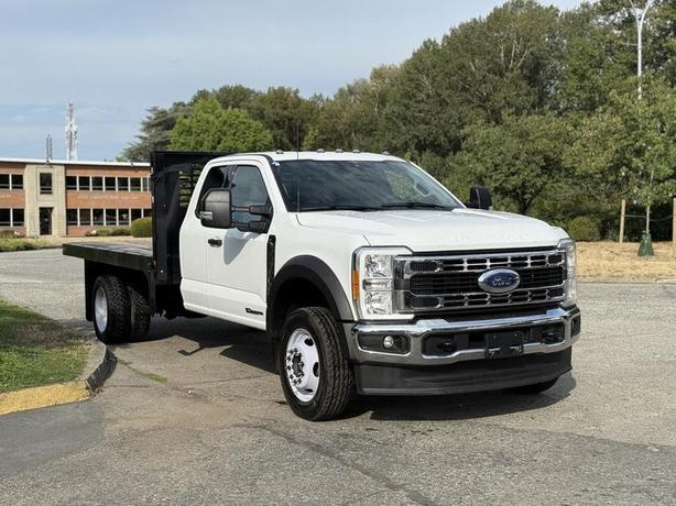 2023 Ford F-550 XLT SuperCab 12-Foot Flat Deck Truck 4x4 Diesel image 2