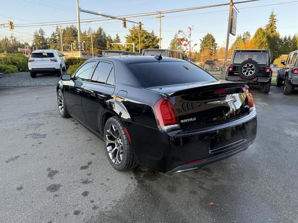 2018 Chrysler 300 300s image 3