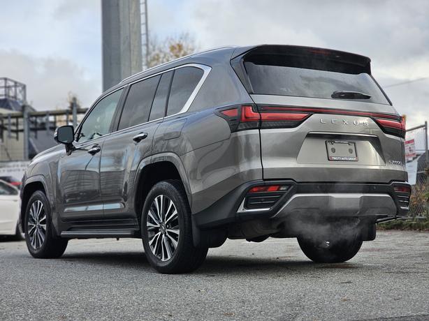 2022 Lexus LX image 7