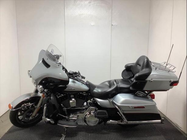 2015 Harley-Davidson Flhtkl Ultra Limited Low Motorcycle image 3