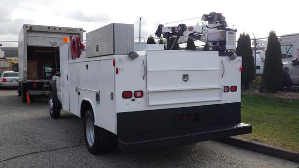 2010 Ford F-550 Utility Crane Service Truck 2WD Diesel image 8