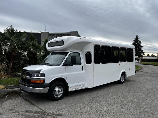 2017 Chevrolet Express G4500 22 Passenger Bus With Wheelchair Ramp Off Road Use  image 5