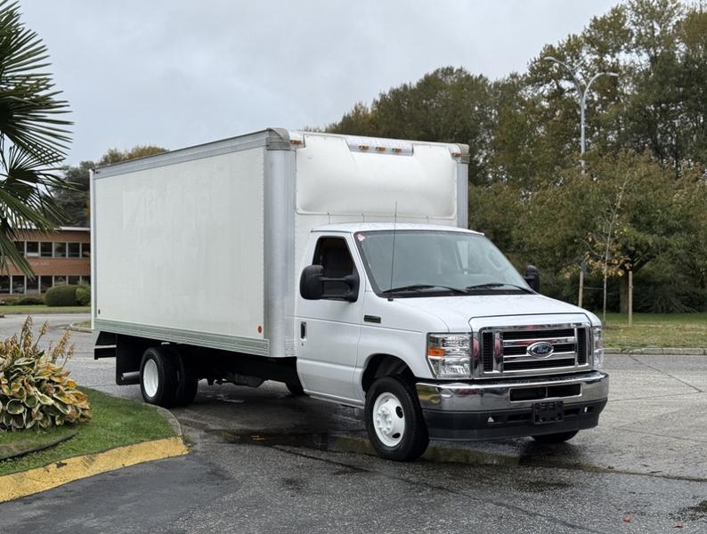 2022 Ford E-450 Super Duty 16-Foot Cube Van display photo