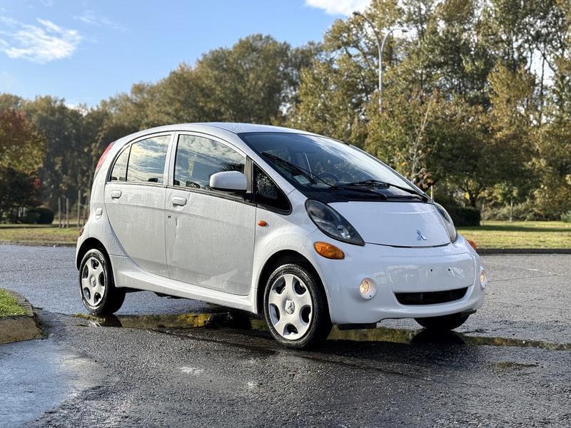 2012 Mitsubishi I-MiEV SE Hatchback 5-Dr Electric display photo