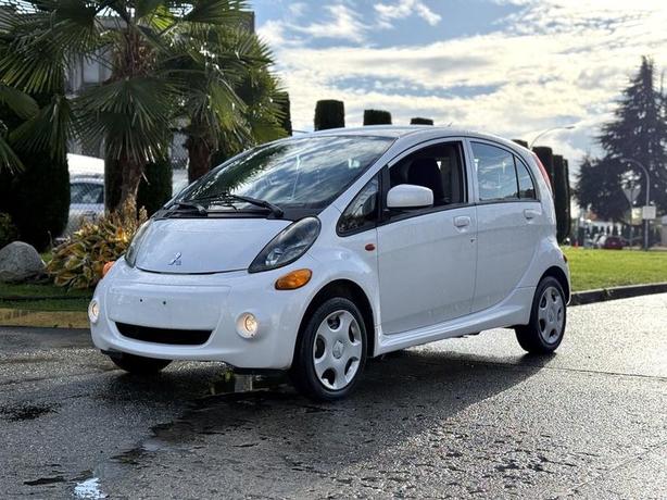 2012 Mitsubishi I-MiEV SE Hatchback 5-Dr Electric image 4